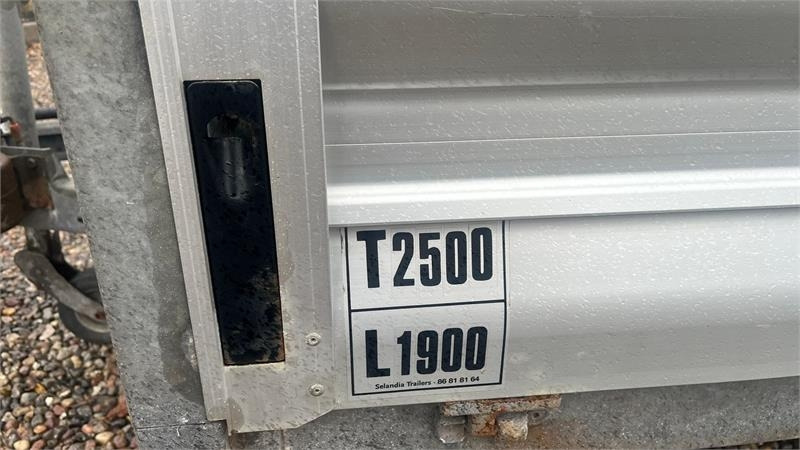 Selandia Maskintrailer med vip og rampe med hydrau - Бортовий причіп/ Платформа: фото 5 Selandia Maskintrailer med vip og rampe med hydrau - Бортовий причіп/ Платформа: фото 5