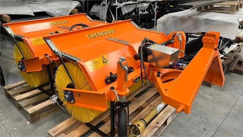Thyregod TK 1600 PTO, med hydraulisk sving. - Щітка дорожня: фото 2 Thyregod TK 1600 PTO, med hydraulisk sving. - Щітка дорожня: фото 2