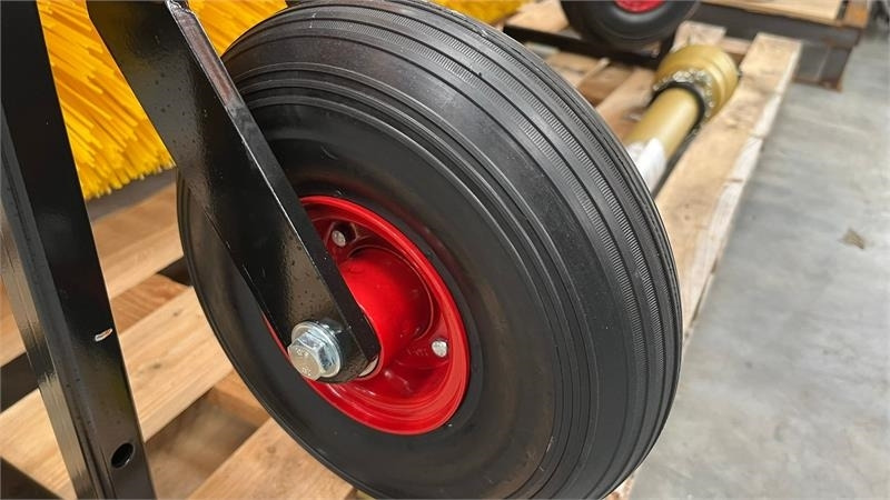 Thyregod TK 1600 PTO, med hydraulisk sving. - Щітка дорожня: фото 3 Thyregod TK 1600 PTO, med hydraulisk sving. - Щітка дорожня: фото 3