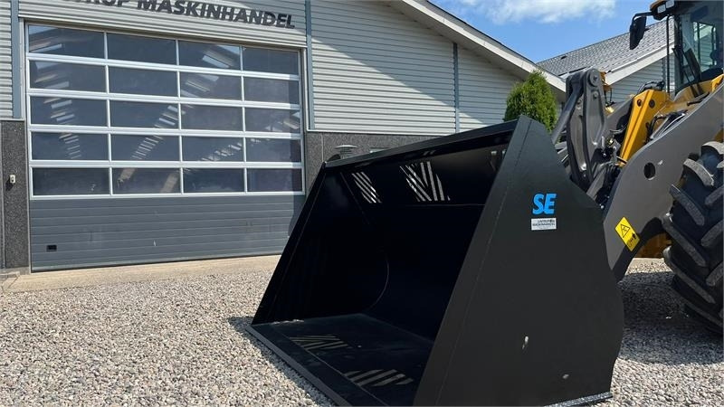 Volvo 4m3 skovl med Volvo beslag på. Den er 2.75m bred  - Колісний навантажувач: фото 1 Volvo 4m3 skovl med Volvo beslag på. Den er 2.75m bred  - Колісний навантажувач: фото 1