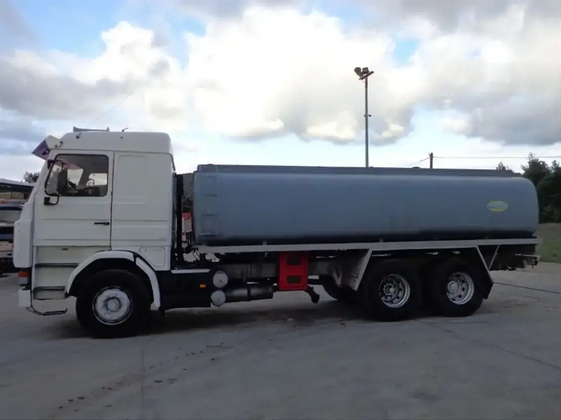 Scania R143-470 V8 Scania R143HL .470 6X2 Diesel/OIL Tank - Вантажівка цистерна: фото 3 Scania R143-470 V8 Scania R143HL .470 6X2 Diesel/OIL Tank - Вантажівка цистерна: фото 3