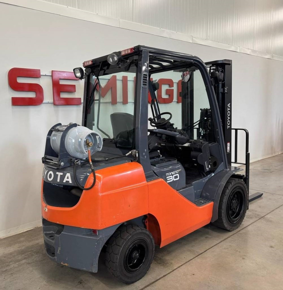 Toyota 10949 06-8FG30F - Газовий навантажувач: фото 3 Toyota 10949 06-8FG30F - Газовий навантажувач: фото 3