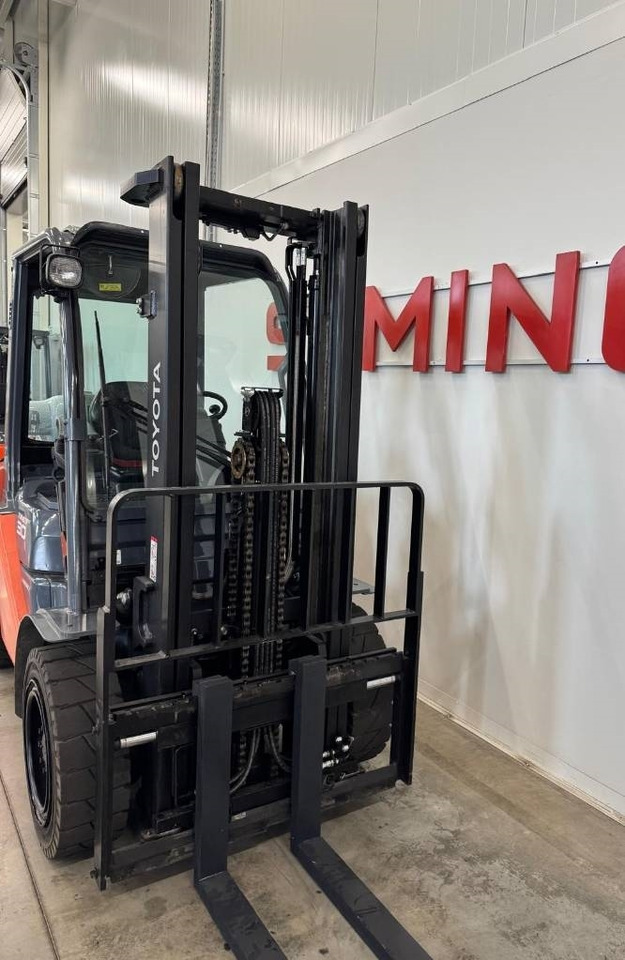 Toyota 10949 06-8FG30F - Газовий навантажувач: фото 4 Toyota 10949 06-8FG30F - Газовий навантажувач: фото 4