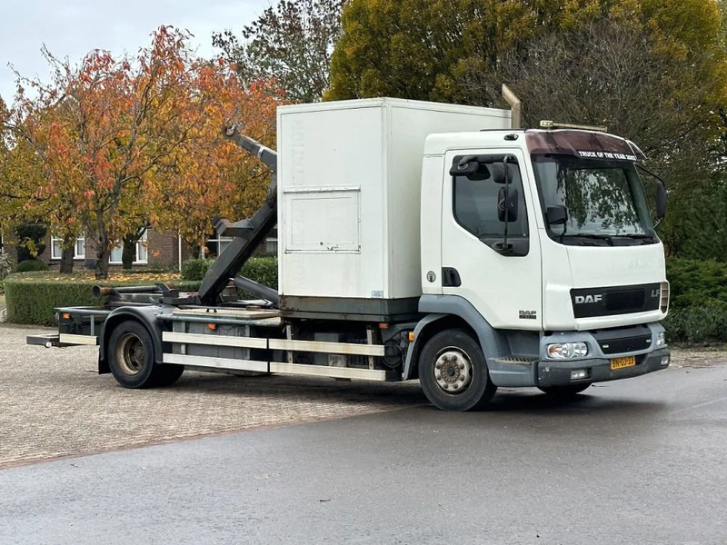 DAF LF 45 180!! HAAKARM/CONTAINER!!MOBILE WORKSHOP!! - Гаковий мультиліфт вантажівка: фото 1 DAF LF 45 180!! HAAKARM/CONTAINER!!MOBILE WORKSHOP!! - Гаковий мультиліфт вантажівка: фото 1