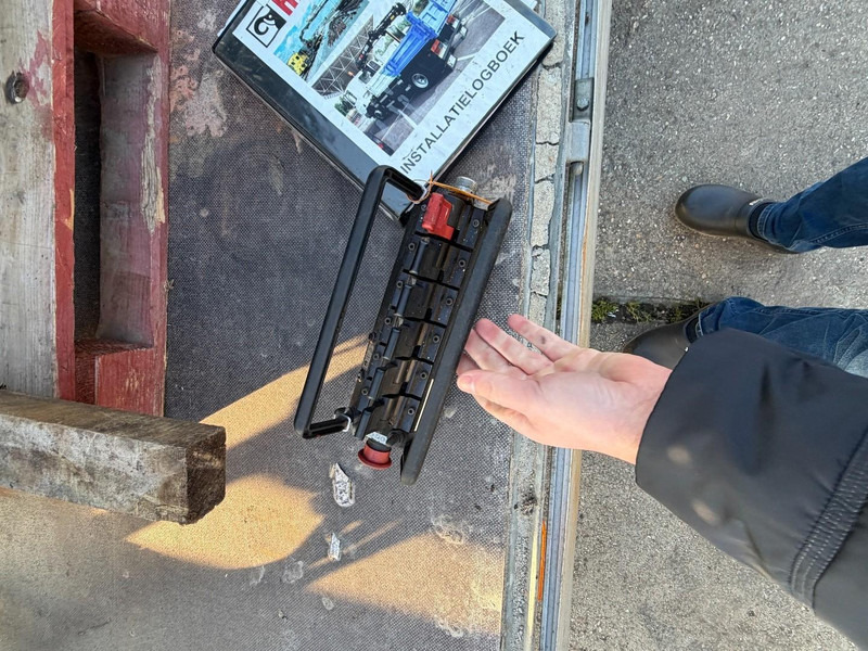 Hiab 112 RADIO REMOTE - Кран-маніпулятор в категорії Вантажівки: фото 3 Hiab 112 RADIO REMOTE - Кран-маніпулятор в категорії Вантажівки: фото 3