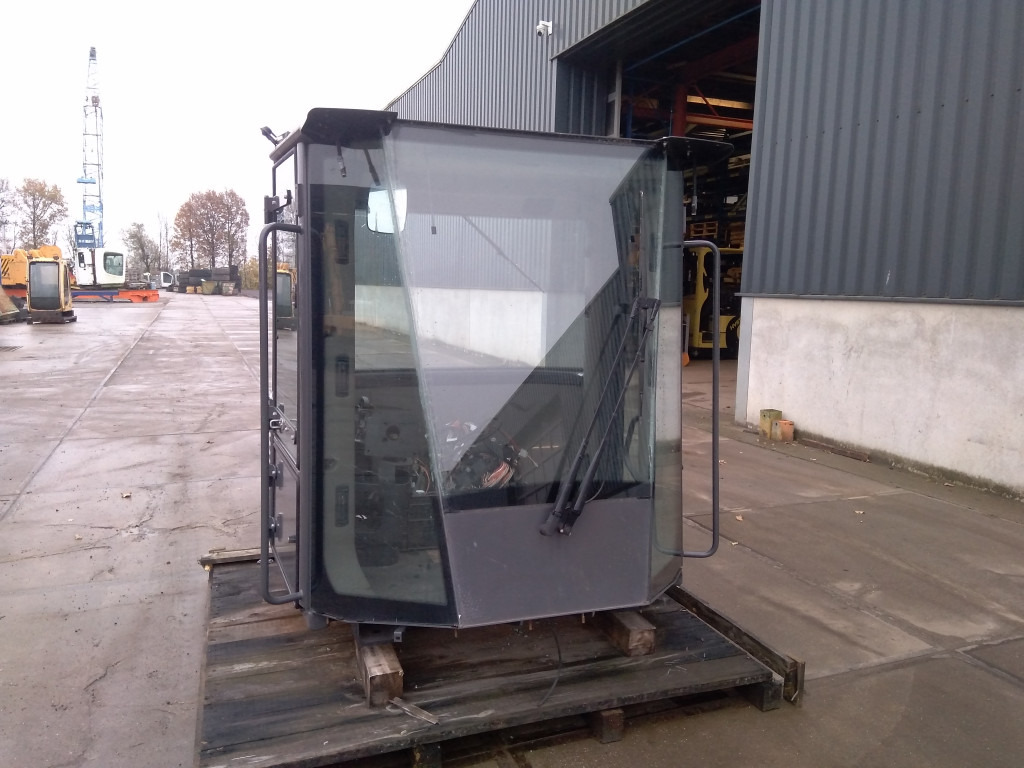 Case 84483623 - 84338702 - Кабіна в категорії Будівельна техніка: фото 1 Case 84483623 - 84338702 - Кабіна в категорії Будівельна техніка: фото 1