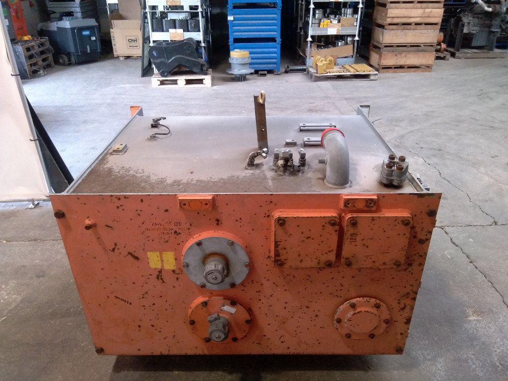 Hitachi 5011416 - Гідравлічний бак в категорії Будівельна техніка: фото 5 Hitachi 5011416 - Гідравлічний бак в категорії Будівельна техніка: фото 5