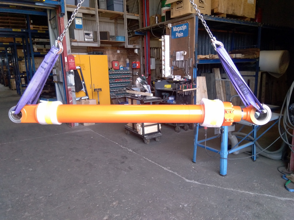 Hitachi 9256994 - 4645304 - Гідроциліндр в категорії Будівельна техніка: фото 1 Hitachi 9256994 - 4645304 - Гідроциліндр в категорії Будівельна техніка: фото 1