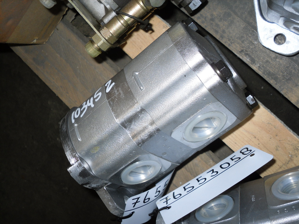 New Holland 157582028 - Насос гідропідсилювача в категорії Будівельна техніка: фото 1 New Holland 157582028 - Насос гідропідсилювача в категорії Будівельна техніка: фото 1