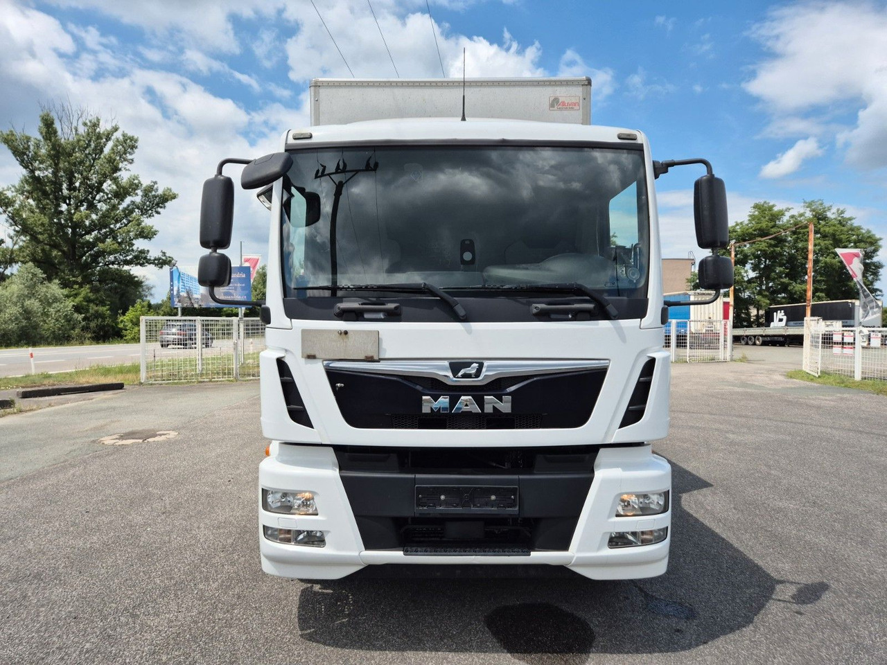 MAN TGM 15.250 - Вантажівка з закритим кузовом: фото 2 MAN TGM 15.250 - Вантажівка з закритим кузовом: фото 2
