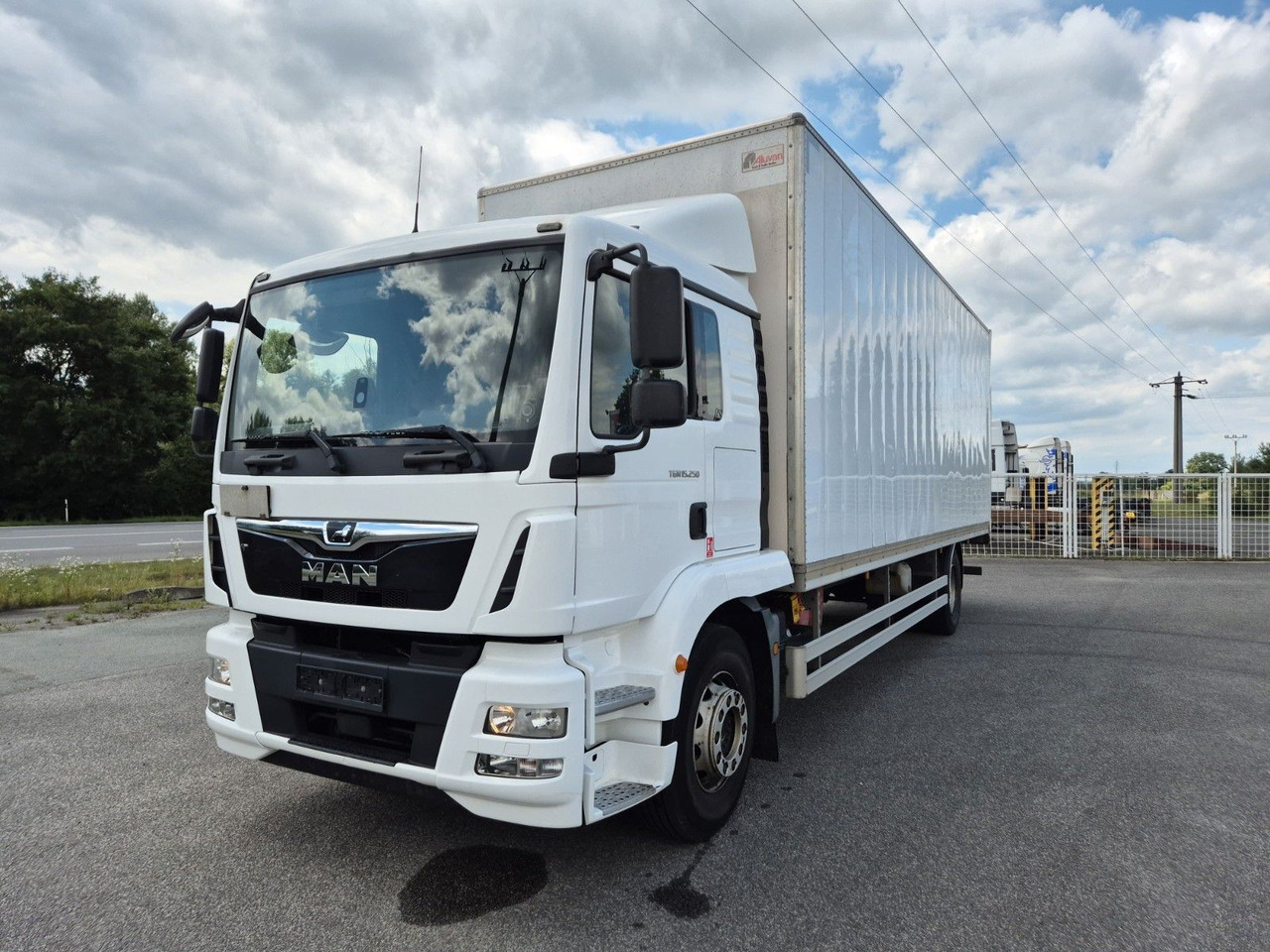 MAN TGM 15.250 - Вантажівка з закритим кузовом: фото 1 MAN TGM 15.250 - Вантажівка з закритим кузовом: фото 1
