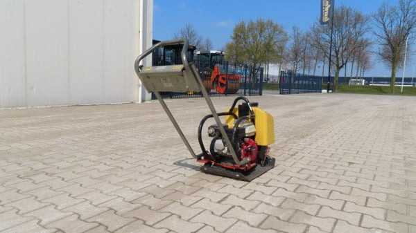 Dynapac LF 70 - Віброплита: фото 2 Dynapac LF 70 - Віброплита: фото 2