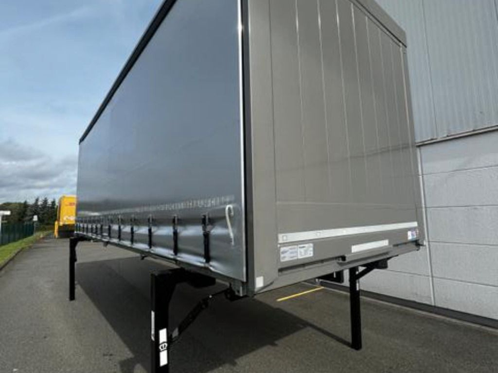 Krone Heck mit Portaltüren - Тентований кузов: фото 2 Krone Heck mit Portaltüren - Тентований кузов: фото 2