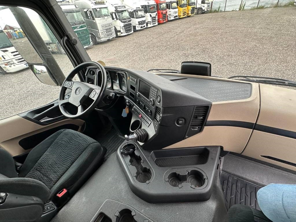 Mercedes-Benz Actros 1827 SERIE NR 2502 - Вантажівка з закритим кузовом: фото 5 Mercedes-Benz Actros 1827 SERIE NR 2502 - Вантажівка з закритим кузовом: фото 5