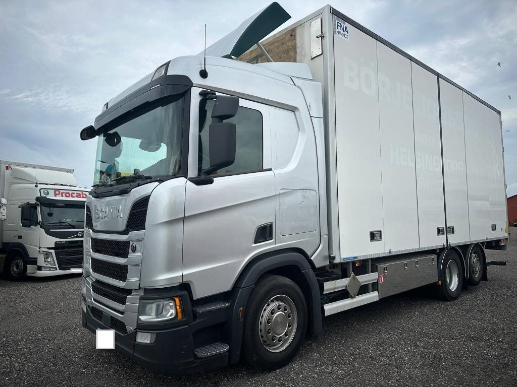 Scania R500B6X2*4NB Serie 0633 - Вантажівка з закритим кузовом: фото 1 Scania R500B6X2*4NB Serie 0633 - Вантажівка з закритим кузовом: фото 1