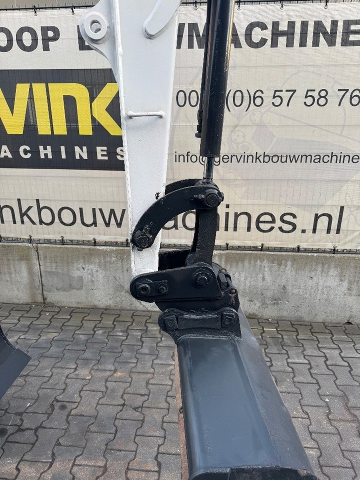 Bobcat E25 - Міні-екскаватор: фото 4 Bobcat E25 - Міні-екскаватор: фото 4