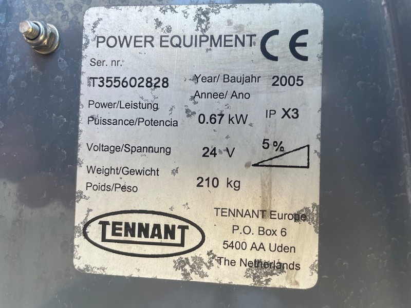 TENNANT T 3 - Підмітально-прибиральна машина: фото 3 TENNANT T 3 - Підмітально-прибиральна машина: фото 3