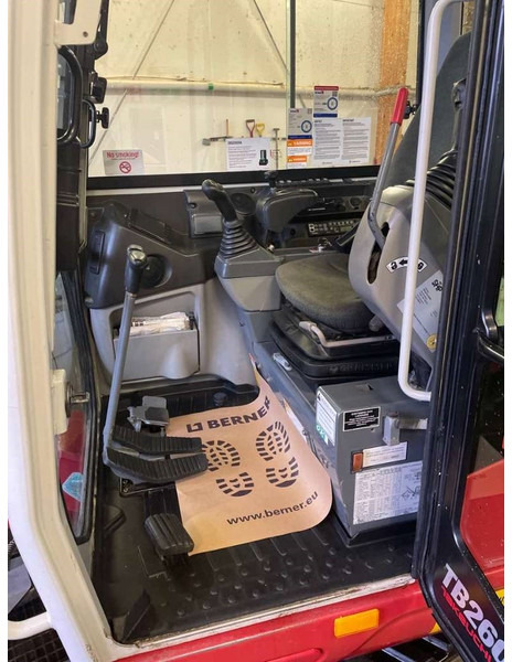 Takeuchi TB 240 - Міні-екскаватор: фото 5 Takeuchi TB 240 - Міні-екскаватор: фото 5