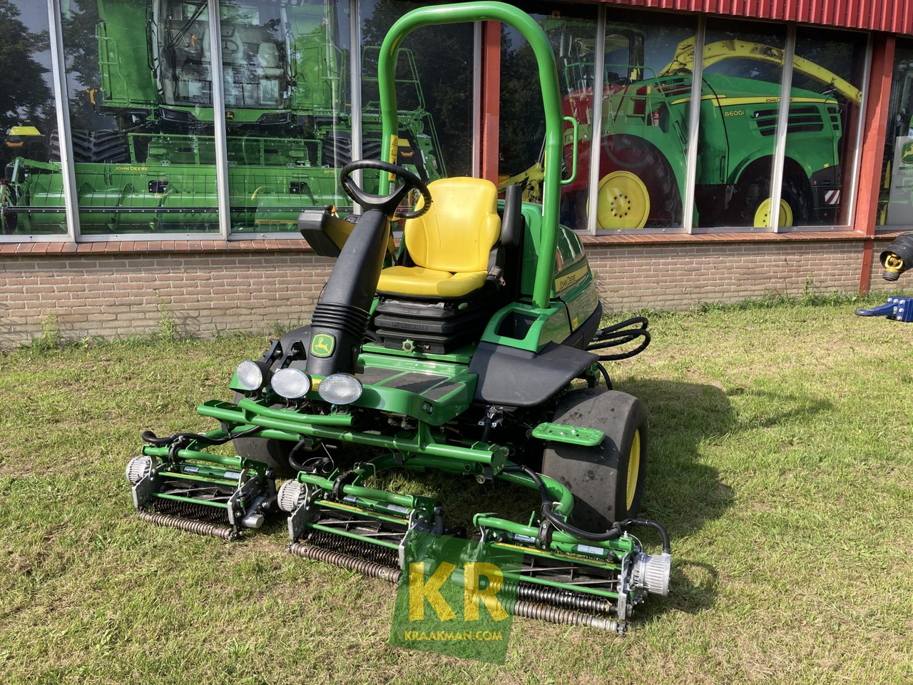 8000A E-CUT John Deere - Газонокосарка: фото 3 8000A E-CUT John Deere - Газонокосарка: фото 3