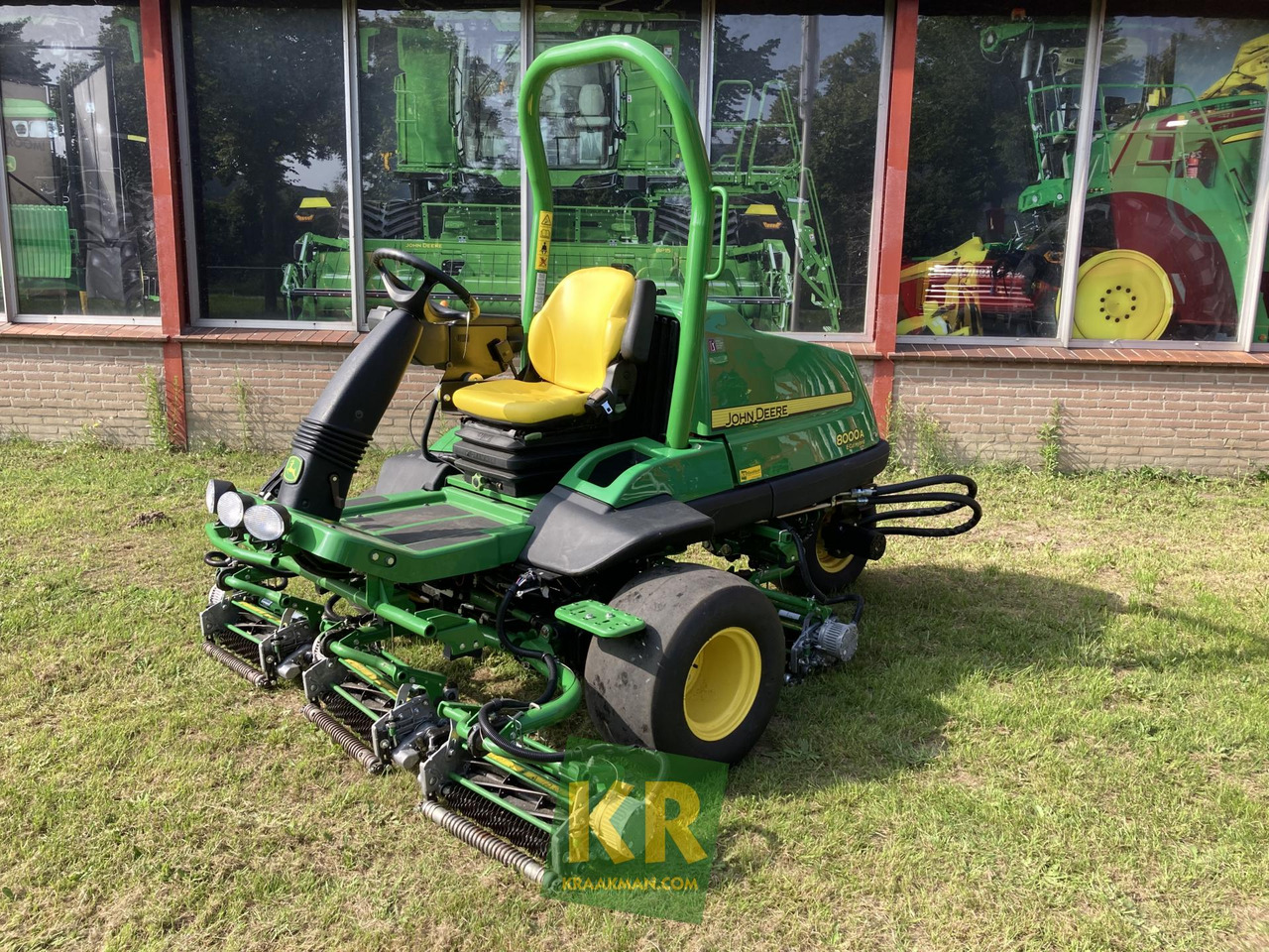 8000A E-CUT John Deere - Газонокосарка: фото 1 8000A E-CUT John Deere - Газонокосарка: фото 1