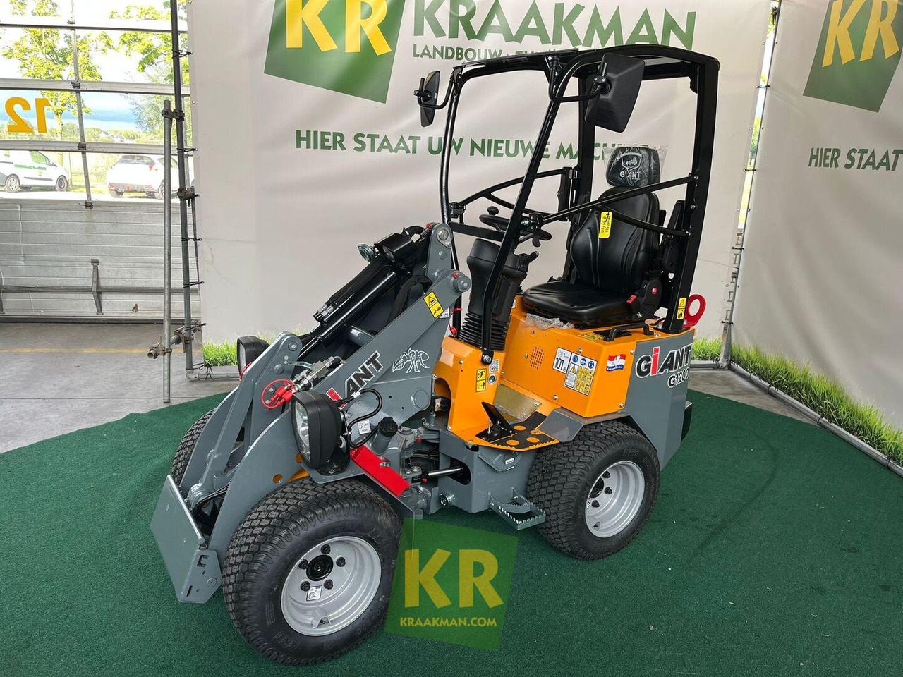 G1200 Giant - Компактний фронтальний навантажувач: фото 1 G1200 Giant - Компактний фронтальний навантажувач: фото 1