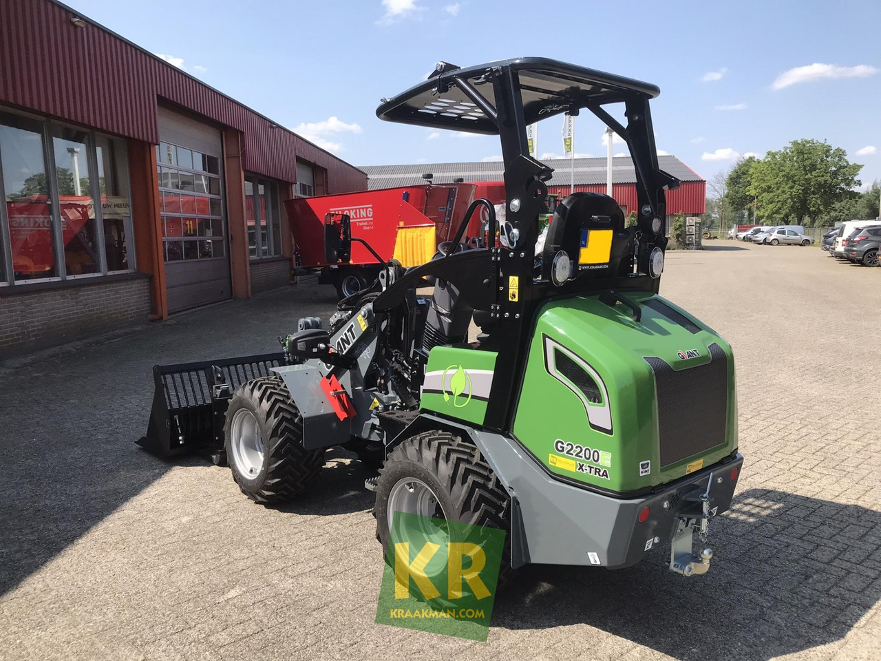 G2200E Giant - Компактний фронтальний навантажувач: фото 4 G2200E Giant - Компактний фронтальний навантажувач: фото 4