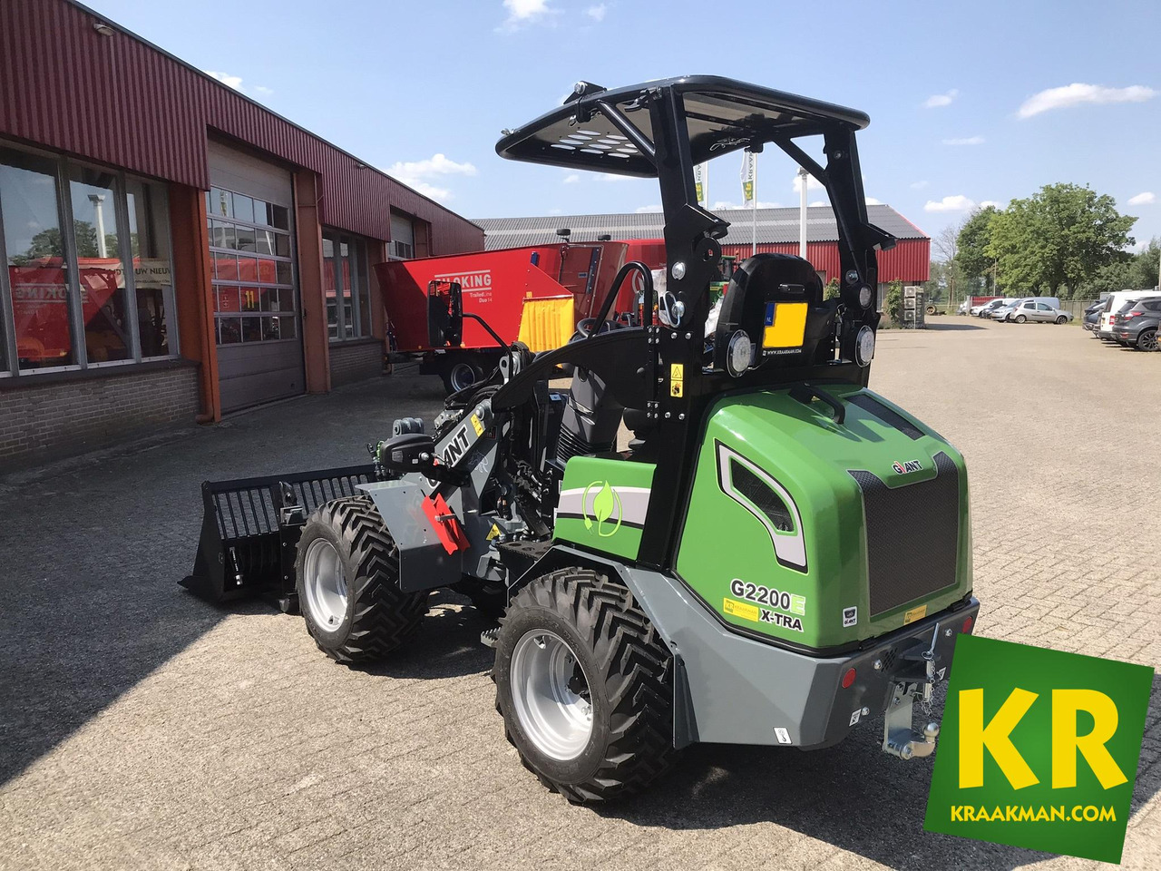 G2200E Giant - Компактний фронтальний навантажувач: фото 4 G2200E Giant - Компактний фронтальний навантажувач: фото 4