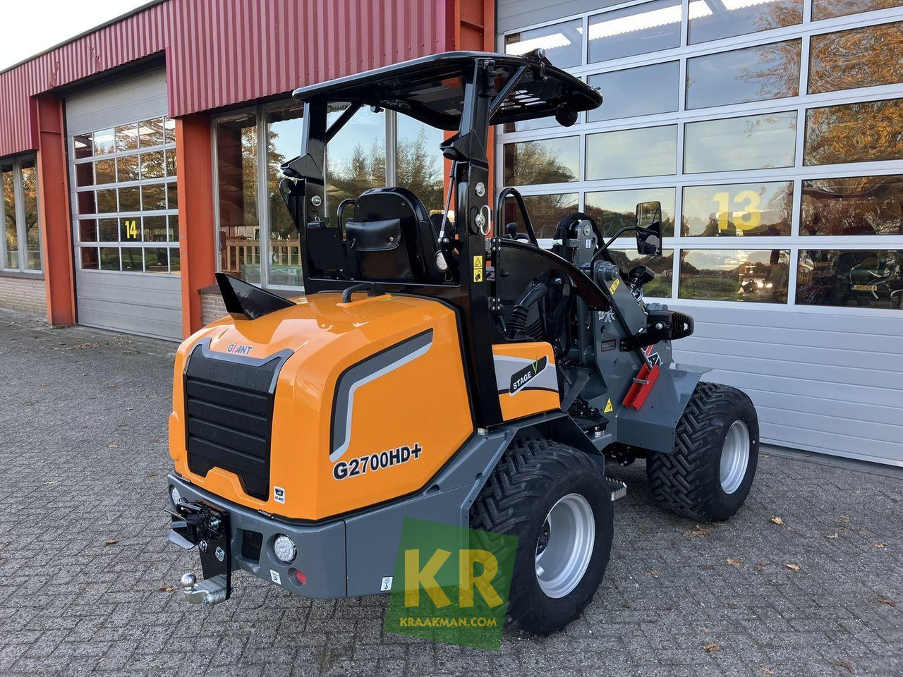 G2700 HD+ Giant - Компактний фронтальний навантажувач: фото 4 G2700 HD+ Giant - Компактний фронтальний навантажувач: фото 4