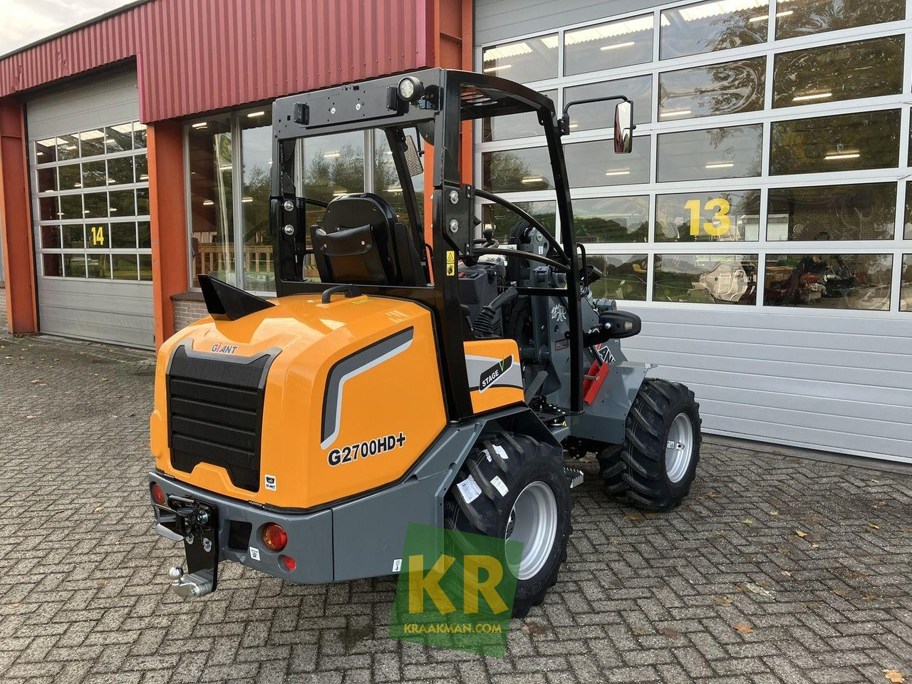 G2700 HD+ Giant - Компактний фронтальний навантажувач: фото 4 G2700 HD+ Giant - Компактний фронтальний навантажувач: фото 4