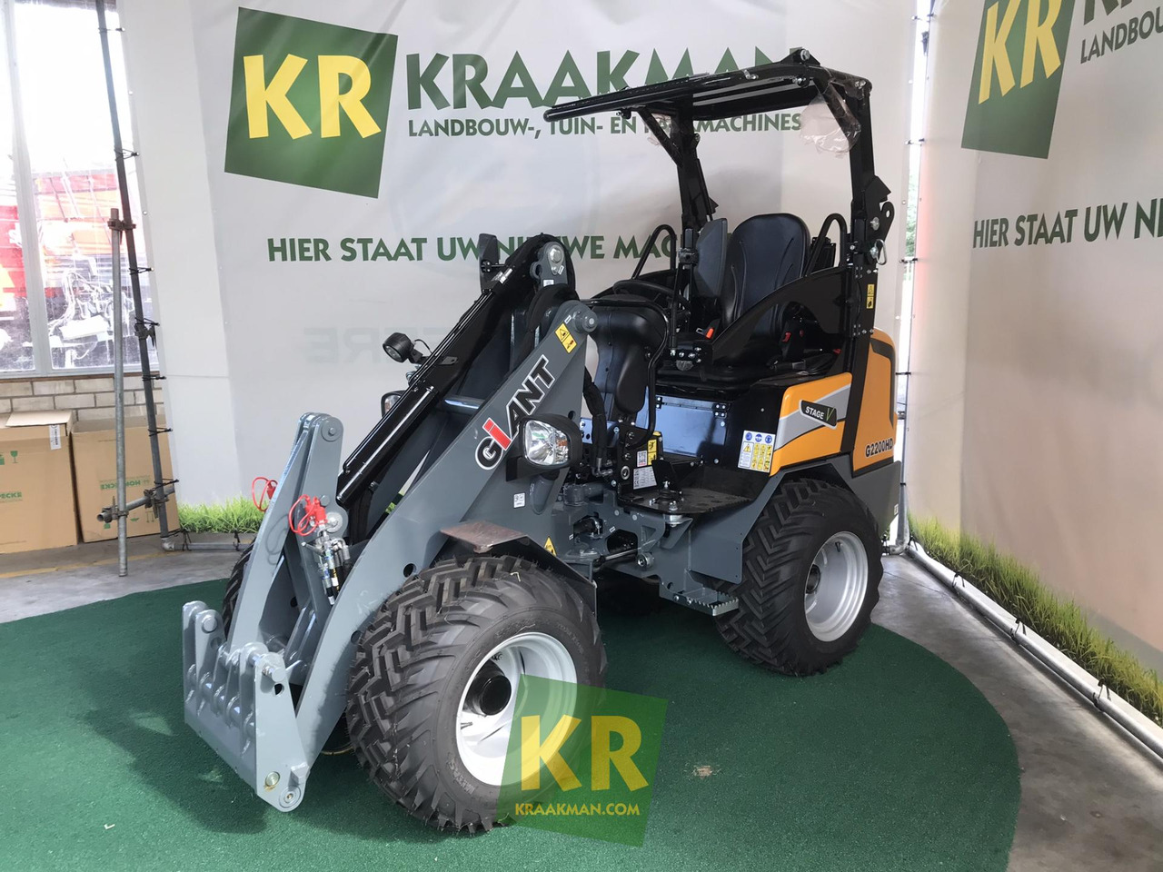 Giant G2200 - Компактний фронтальний навантажувач: фото 1 Giant G2200 - Компактний фронтальний навантажувач: фото 1