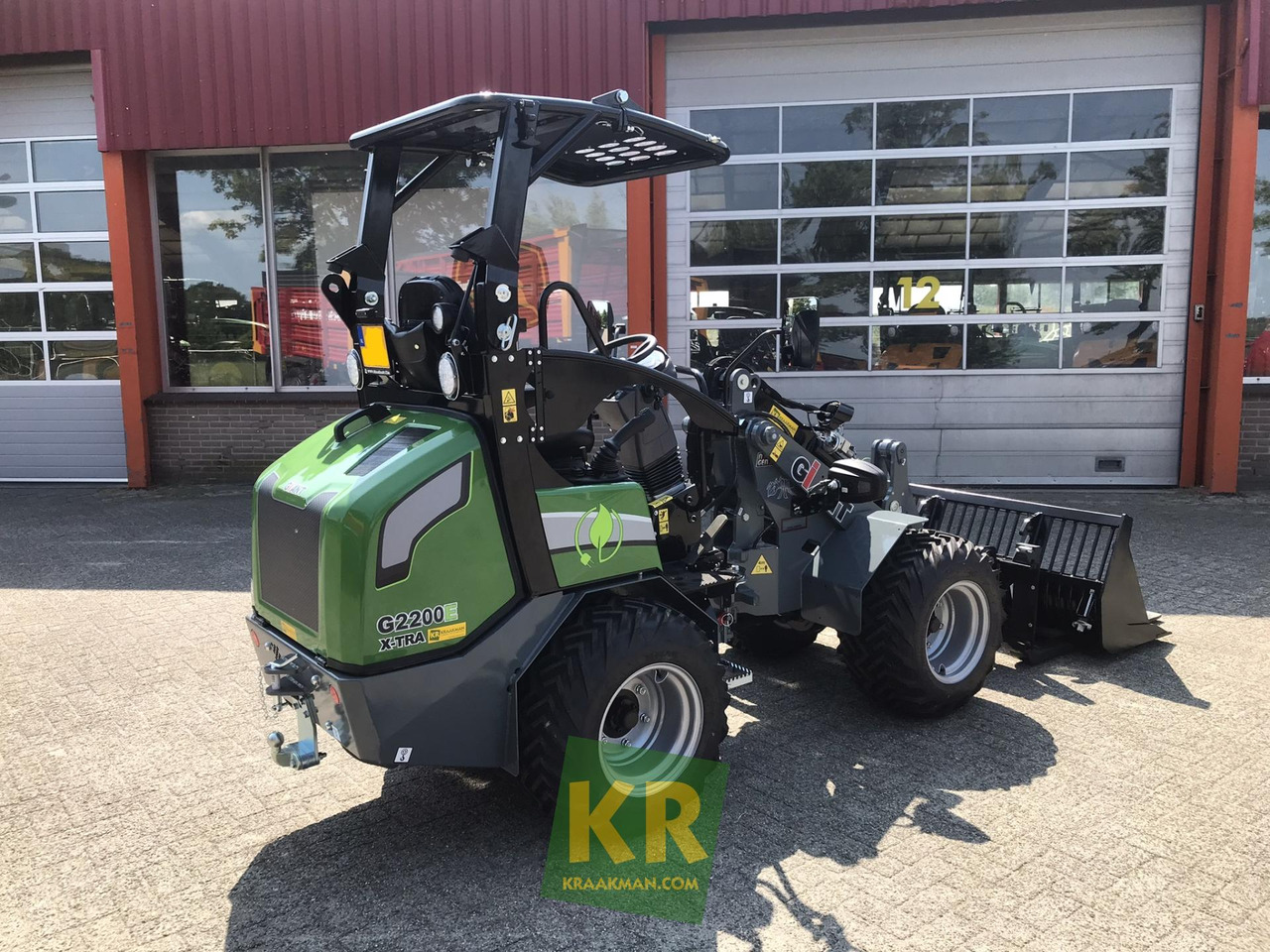 Giant G2200E - Компактний фронтальний навантажувач: фото 3 Giant G2200E - Компактний фронтальний навантажувач: фото 3