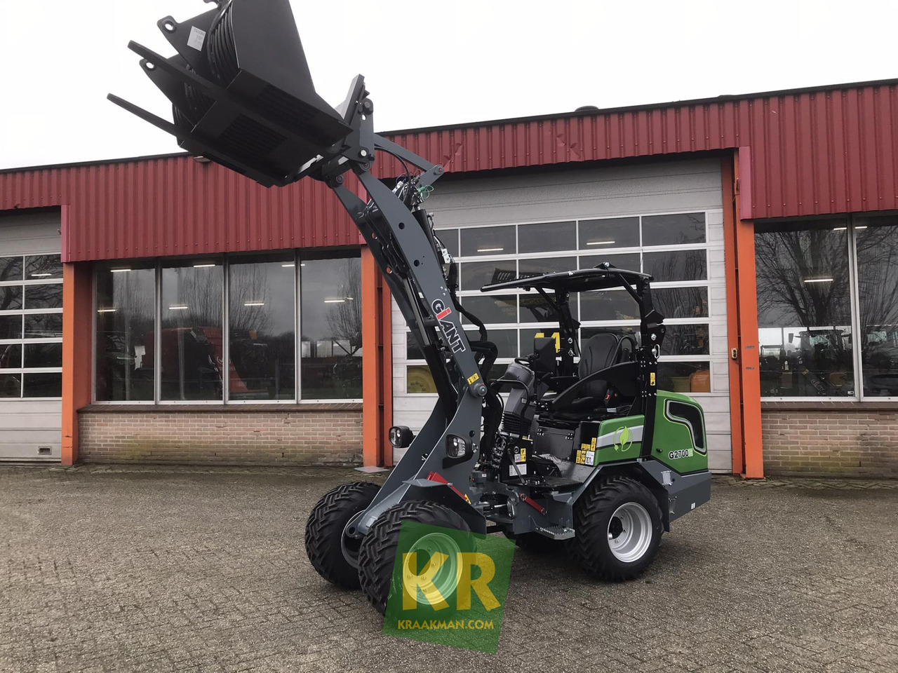 Giant G2700E - Компактний фронтальний навантажувач: фото 2 Giant G2700E - Компактний фронтальний навантажувач: фото 2