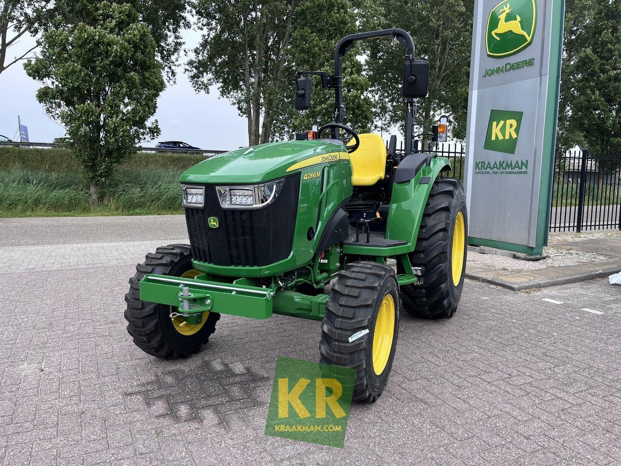 John Deere 4066M - Мінітрактор: фото 2 John Deere 4066M - Мінітрактор: фото 2