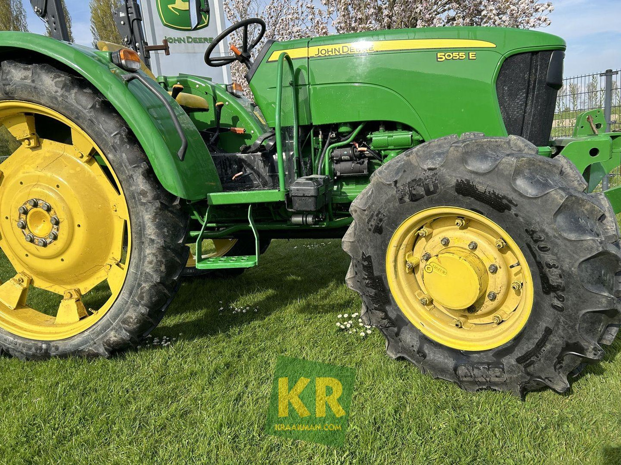 John Deere 5055E - Трактор: фото 3 John Deere 5055E - Трактор: фото 3
