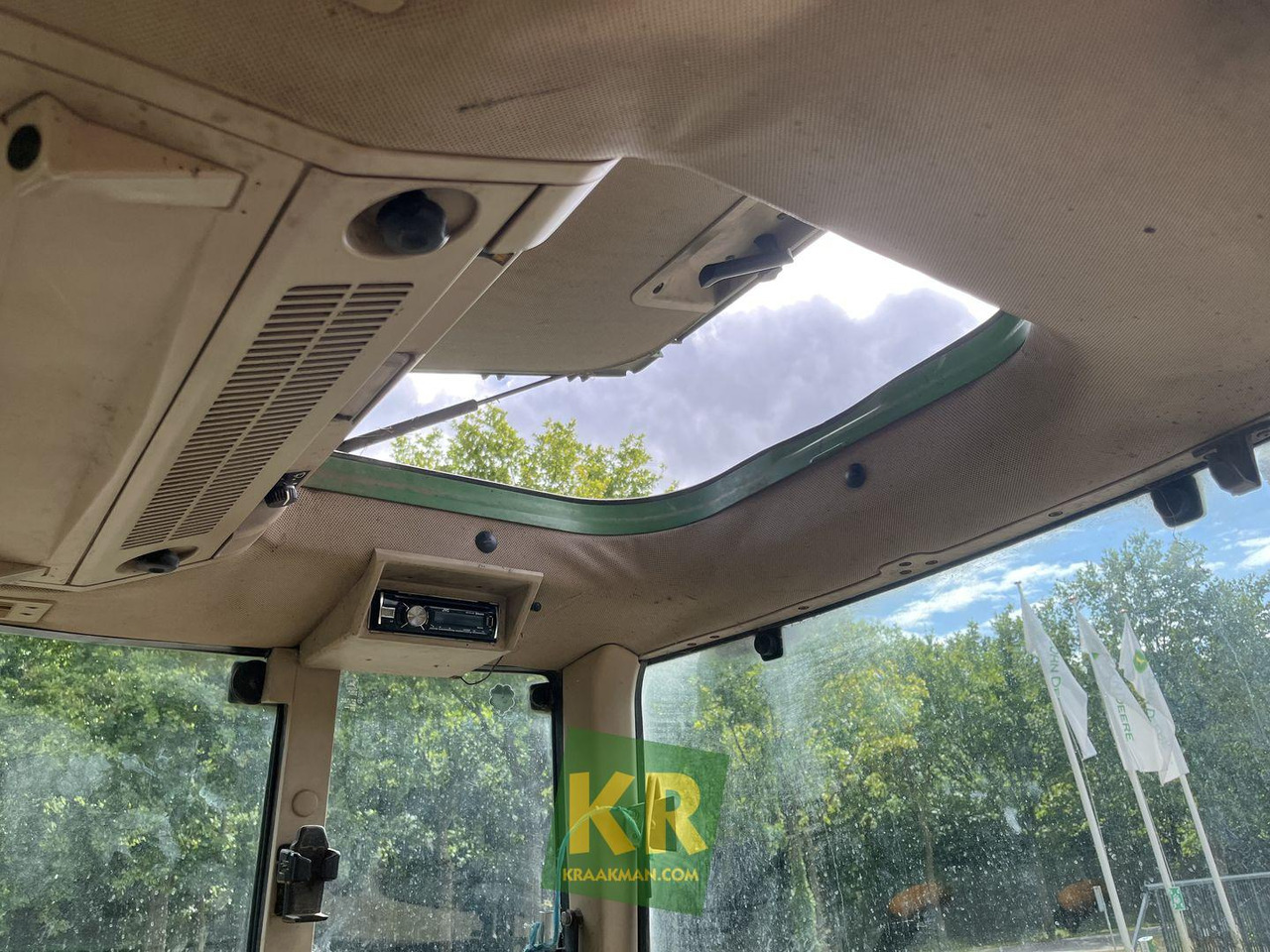 John Deere 6110 - Трактор: фото 1 John Deere 6110 - Трактор: фото 1