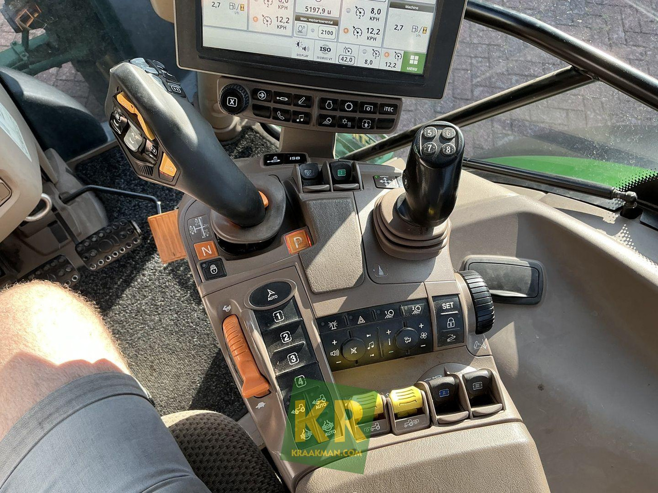 John Deere 6130R - Трактор: фото 1 John Deere 6130R - Трактор: фото 1