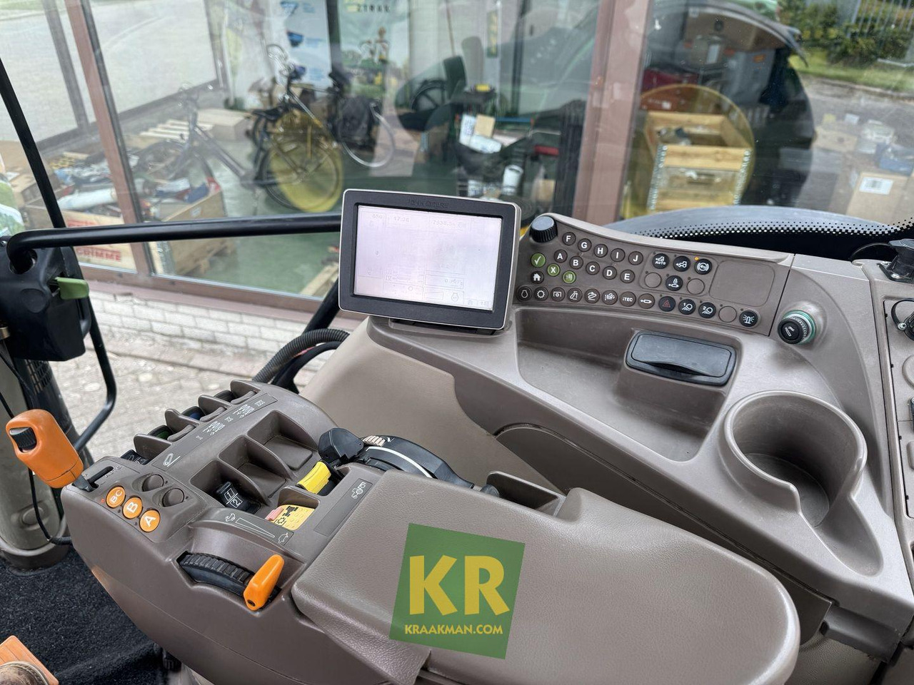 John Deere 6150R - Трактор: фото 5 John Deere 6150R - Трактор: фото 5