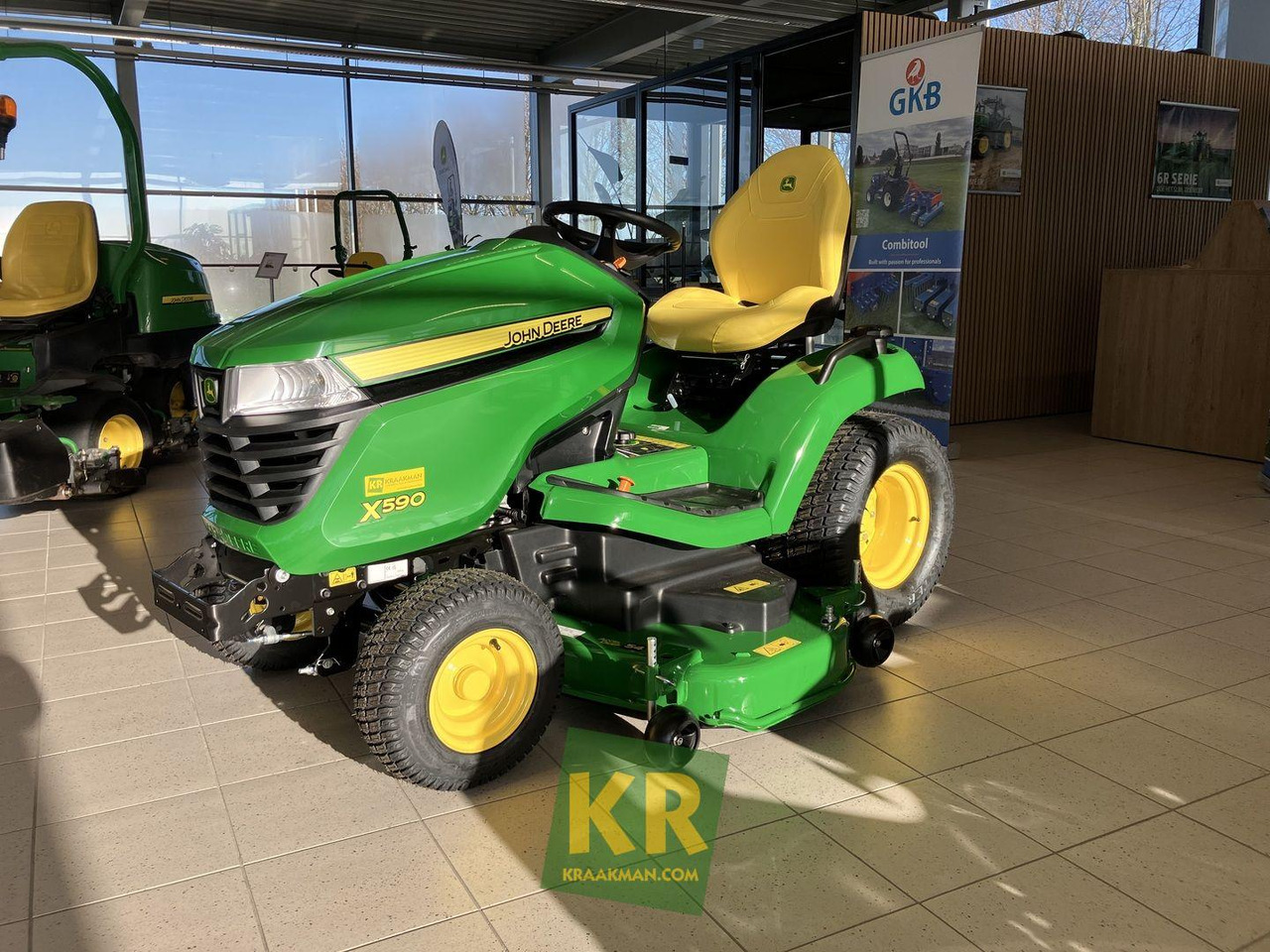 John Deere X590 - Газонокосарка: фото 3 John Deere X590 - Газонокосарка: фото 3