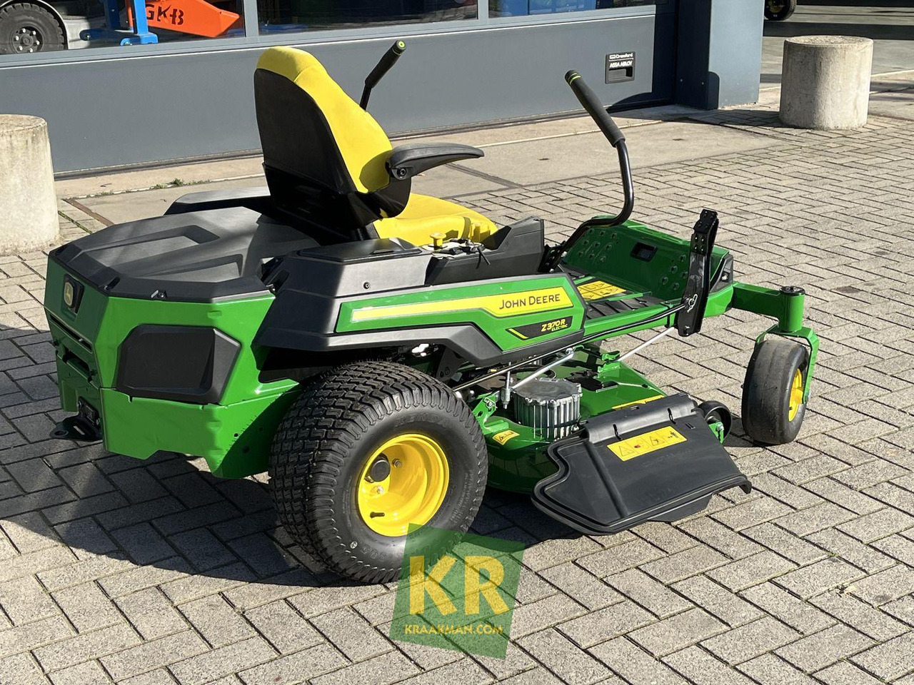 John Deere Z370R ELECTRIC - Газонокосарка: фото 4 John Deere Z370R ELECTRIC - Газонокосарка: фото 4