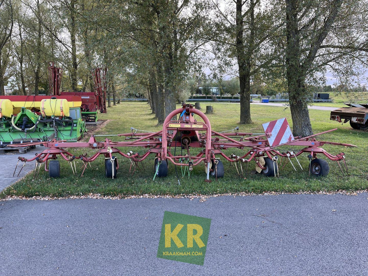 Krone KW 6.40/6 schudder - Сіноворушилка: фото 3 Krone KW 6.40/6 schudder - Сіноворушилка: фото 3