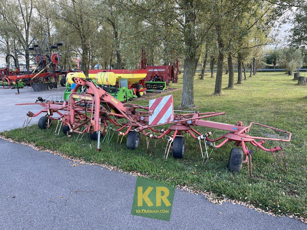 Krone KW 6.40/6 schudder - Сіноворушилка: фото 4 Krone KW 6.40/6 schudder - Сіноворушилка: фото 4