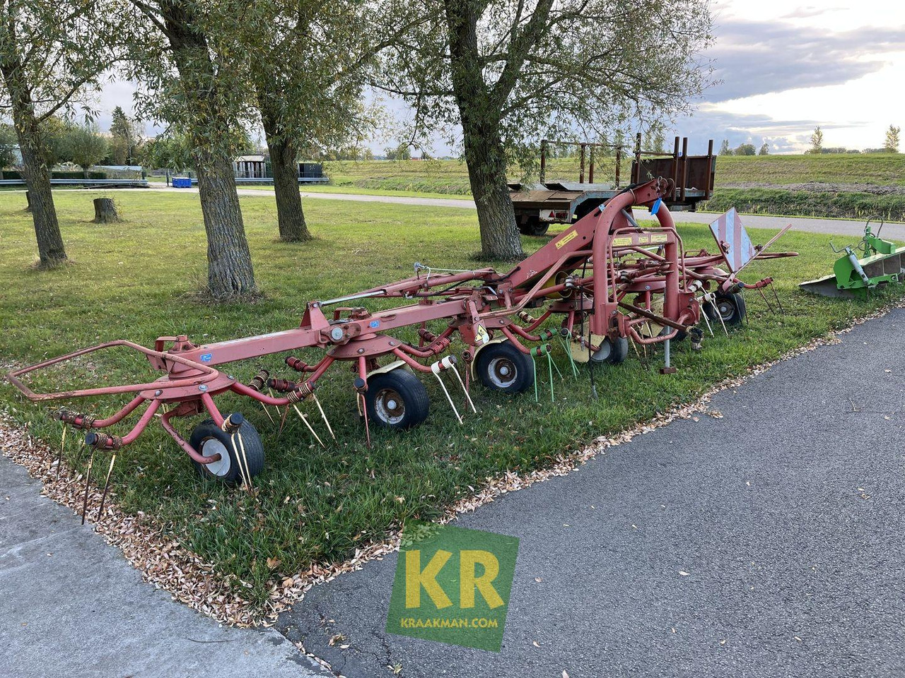 Krone KW 6.40/6 schudder - Сіноворушилка: фото 2 Krone KW 6.40/6 schudder - Сіноворушилка: фото 2
