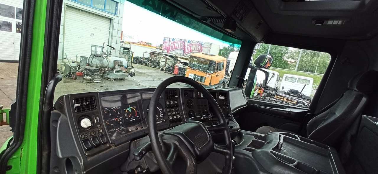 SCANIA P124 360 6x6 - Вантажівка шасі: фото 4 SCANIA P124 360 6x6 - Вантажівка шасі: фото 4