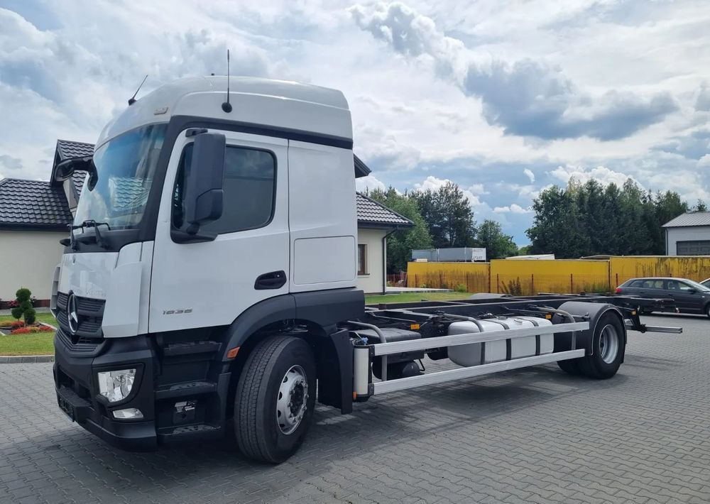 Mercedes-Benz Actros 1836 - Тентована вантажівка: фото 1 Mercedes-Benz Actros 1836 - Тентована вантажівка: фото 1