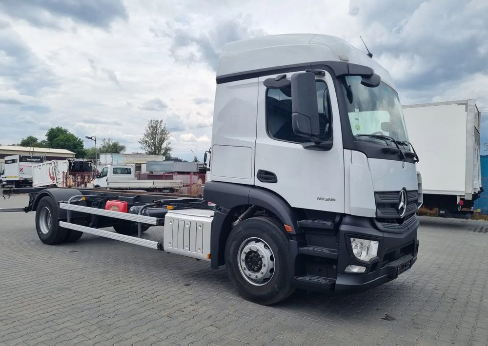 Mercedes-Benz Actros 1836 - Тентована вантажівка: фото 2 Mercedes-Benz Actros 1836 - Тентована вантажівка: фото 2