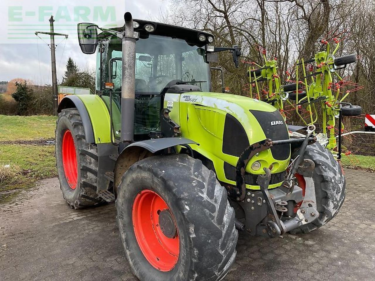 CLAAS ares 697 atz mit fronthydraulik und frontladerkonsolen stoll ATZ - Трактор: фото 1 CLAAS ares 697 atz mit fronthydraulik und frontladerkonsolen stoll ATZ - Трактор: фото 1