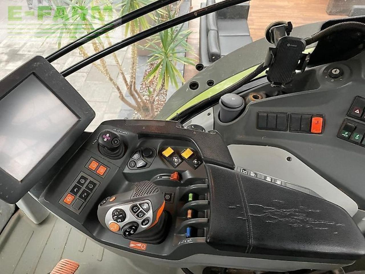 CLAAS axion 830 c-matic CMATIC - Трактор: фото 5 CLAAS axion 830 c-matic CMATIC - Трактор: фото 5