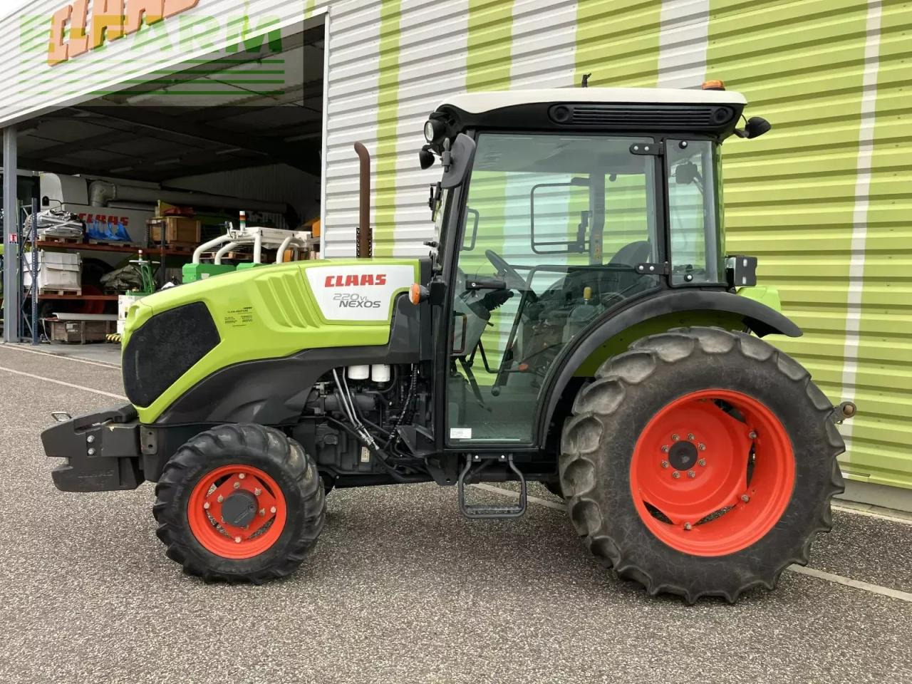 CLAAS nexos 220 vl cabine VL - Трактор: фото 2 CLAAS nexos 220 vl cabine VL - Трактор: фото 2