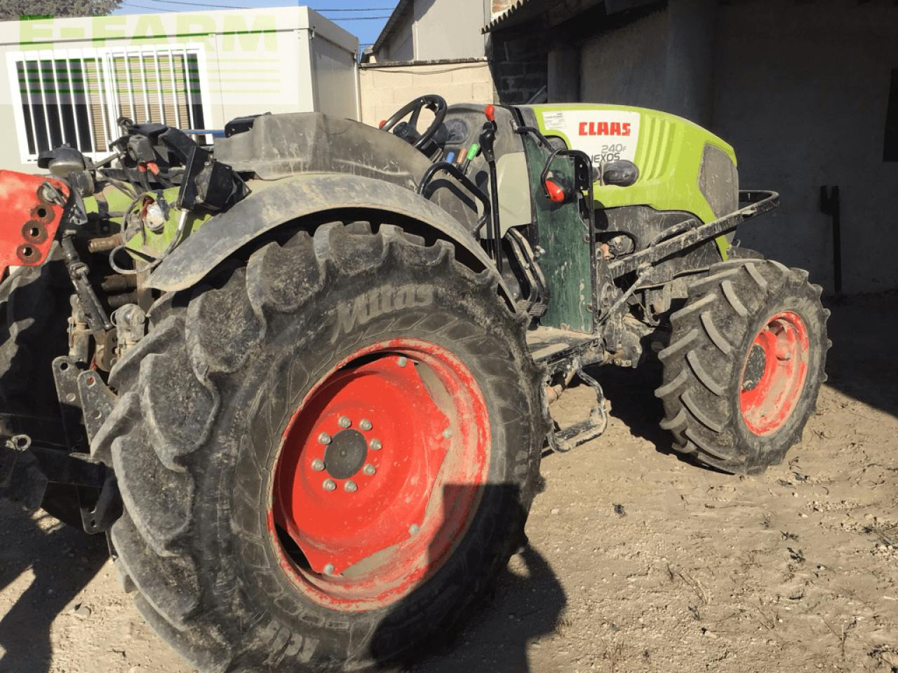 CLAAS nexos 240 f arceau F - Трактор: фото 2 CLAAS nexos 240 f arceau F - Трактор: фото 2