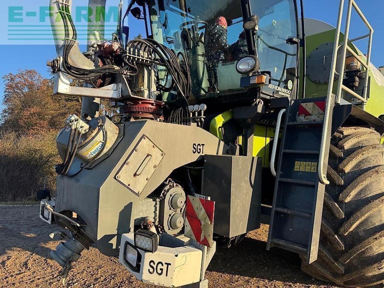 CLAAS xerion 3800 saddle trac mit sgt gülleaufbau SADDLE TRAC - Трактор: фото 2 CLAAS xerion 3800 saddle trac mit sgt gülleaufbau SADDLE TRAC - Трактор: фото 2
